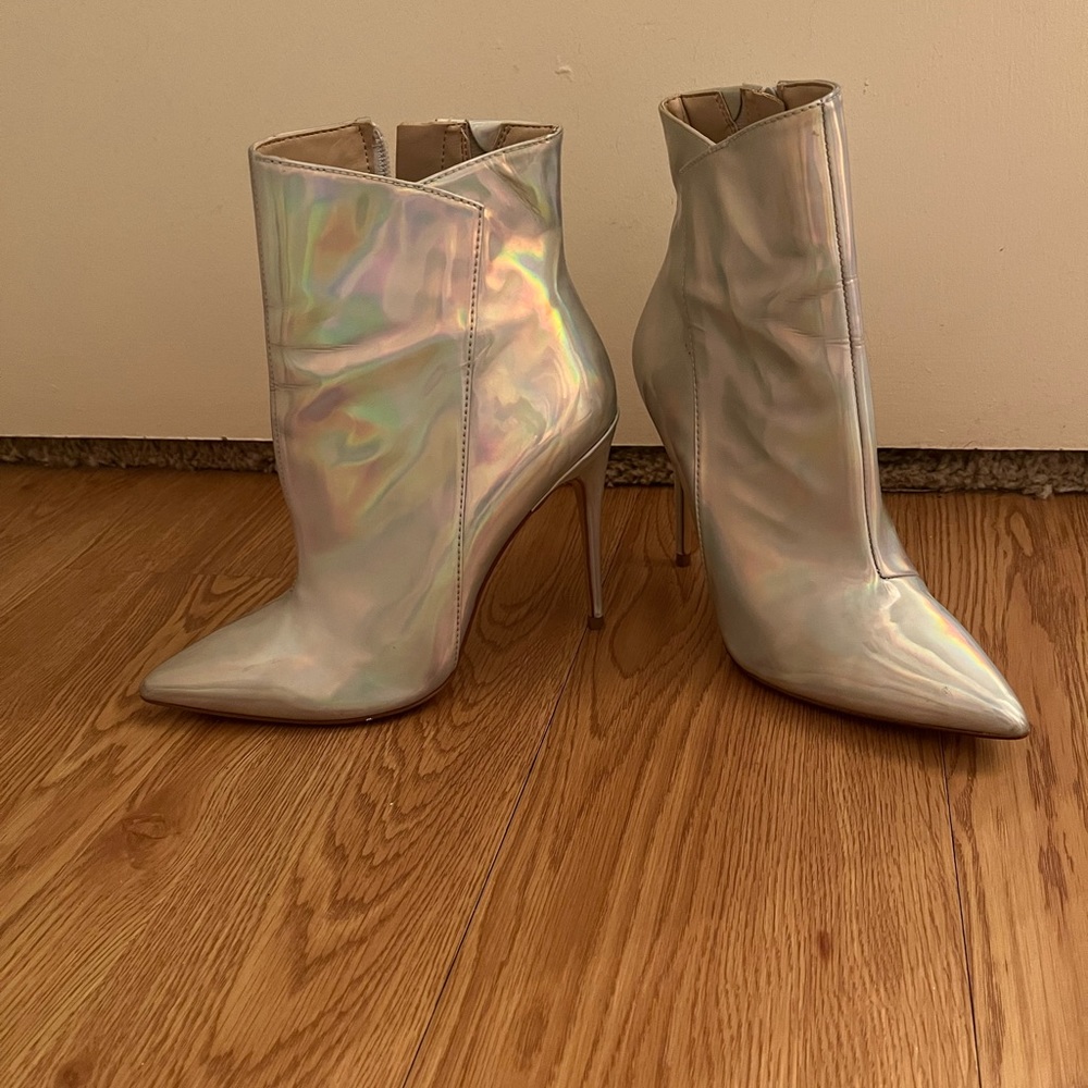 Holographic Booties